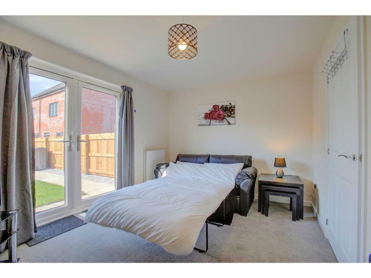 Newly Built, Splendid House For 5 In Manchester! Zewnętrze zdjęcie